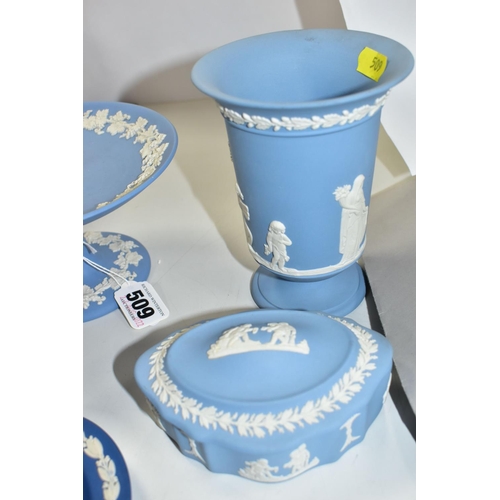 509 - SIX PIECES OF WEDGWOOD PALE AND DARK BLUE JASPERWARE, comprising a small comport, diameter 15.5cm, t... 