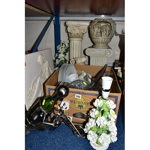 542 - ONE BOX OF GLASSWARE AND MISCELLANEOUS ITEMS, to include a china table lamp of white carnations, hei... 