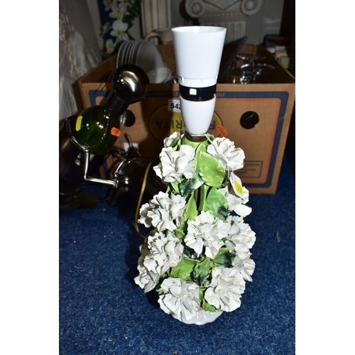 542 - ONE BOX OF GLASSWARE AND MISCELLANEOUS ITEMS, to include a china table lamp of white carnations, hei... 