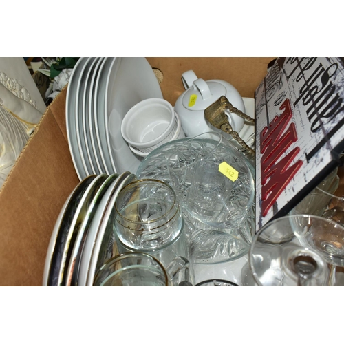 542 - ONE BOX OF GLASSWARE AND MISCELLANEOUS ITEMS, to include a china table lamp of white carnations, hei... 