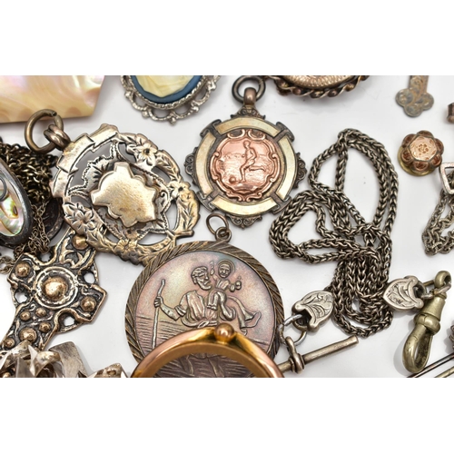 113 - A SELECTION OF SILVER AND WHITE METAL ITEMS OF JEWELLERY, to include an Edwardian silver Celtic cros... 