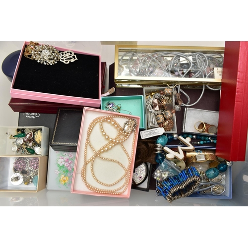 154 - A LARGE BOX OF COSTUME JEWELLERY AND WATCHES, to include a quantity of fashion wristwatches with nam... 