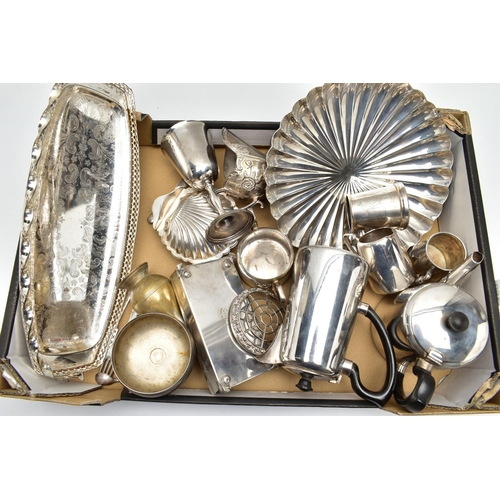 160 - AN ASSORTMENT OF SILVERPLATE WEAR, to include a Mappin and Webb sauce dish designed as a shell, reve... 