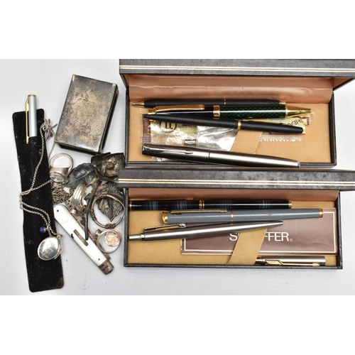 168 - A SELECTION OF SILVER JEWELLERY AND PENS, to include a rose gold star of David pendant hallmarked 9c... 