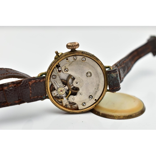 19 - AN EARLY 20TH CENTURY MANUAL WINDING WRISTWATCH, the white enamel dial, with hourly applied Roman nu... 