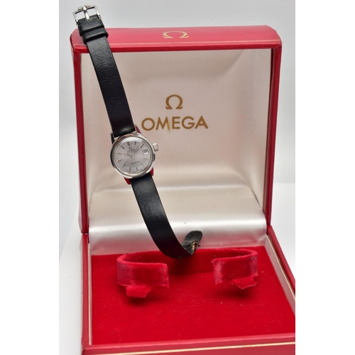 22 - AN OMEGA AUTOMATIC WRISTWATCH WITH OMEGA BOX, the silver coloured case, measuring approximately 22mm... 