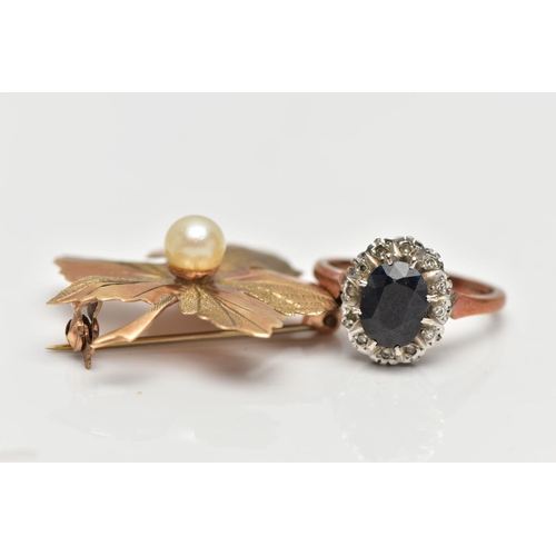 43 - A 9CT YELLOW GOLD SAPPHIRE AND DIAMOND CLUSTER RING AND A 9CT YELLOW GOLD CULTURED PEARL BROOCH, the... 