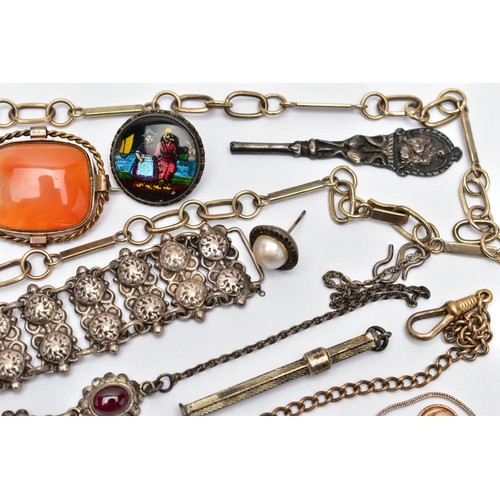 55 - AN ASSORTMENT OF WHITE AND YELLOW METAL JEWELLERY, to include a damascene brooch, stamped Siam sterl... 