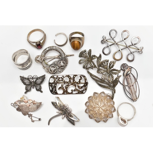 66 - A SELECTION OF SILVER AND WHITE METAL ITEMS, to include a silver 'Mizpah' brooch decorated with rose... 