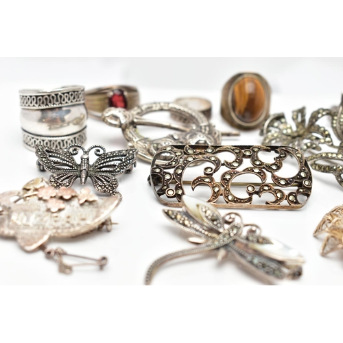 66 - A SELECTION OF SILVER AND WHITE METAL ITEMS, to include a silver 'Mizpah' brooch decorated with rose... 