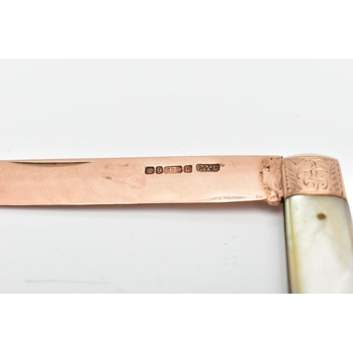 82 - AN EARLY 20TH CENTURY, 9CT GOLD POCKET KNIFE, a rose gold blade, mother of pearl handle with a vacan... 