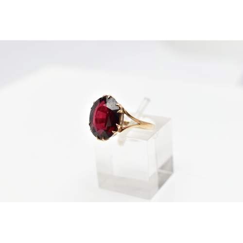 90 - A 9CT GOLD DIAMOND RING AND YELLOW METAL GARNET RING, a single stone diamond ring, round brilliant c... 