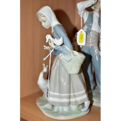 345 - TWO LLADRO FIGURINES, comprising Typical Peddler 4859, issued in 1974, retired in 1985, sculptor Sal... 