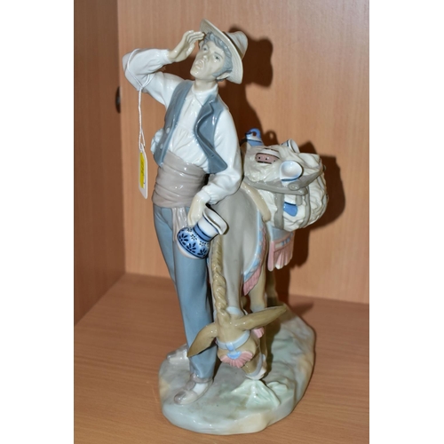 345 - TWO LLADRO FIGURINES, comprising Typical Peddler 4859, issued in 1974, retired in 1985, sculptor Sal... 