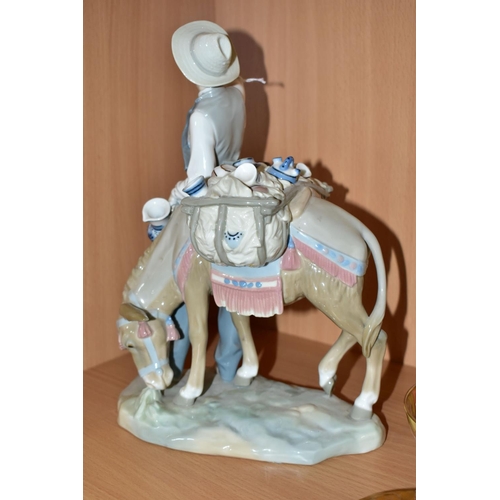 345 - TWO LLADRO FIGURINES, comprising Typical Peddler 4859, issued in 1974, retired in 1985, sculptor Sal... 