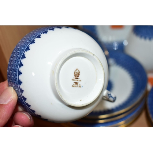 347 - A TWENTY SEVEN PIECE WEDGWOOD LYNN Y6801 PART TEA SET, comprising a square twin handled cake plate, ... 