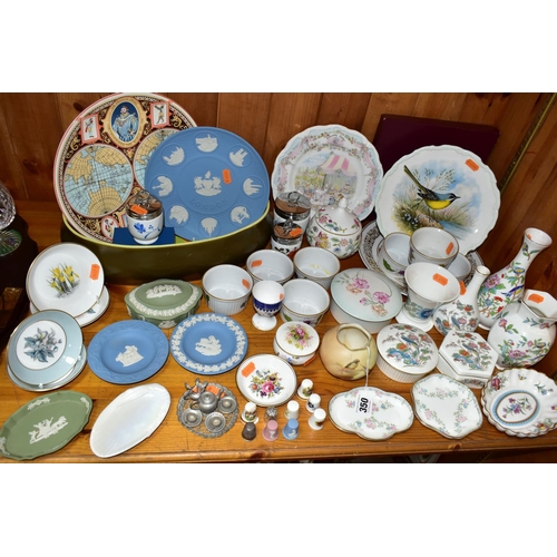 350 - A GROUP OF CERAMICS AND METALWARES, approximately forty pieces to include an Edwardian Royal Worcest... 