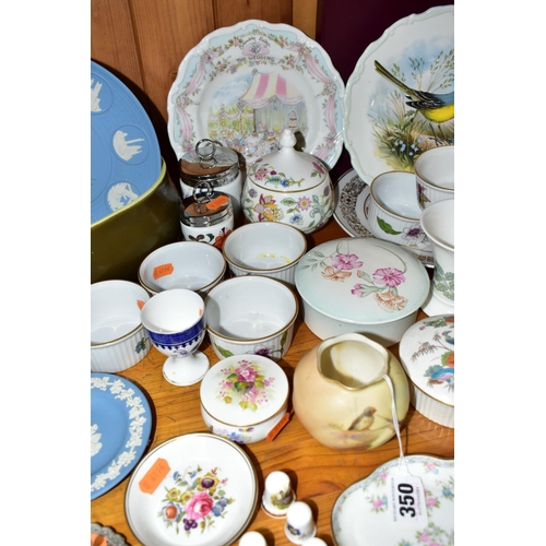 350 - A GROUP OF CERAMICS AND METALWARES, approximately forty pieces to include an Edwardian Royal Worcest... 