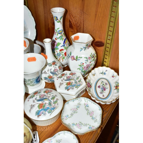 350 - A GROUP OF CERAMICS AND METALWARES, approximately forty pieces to include an Edwardian Royal Worcest... 