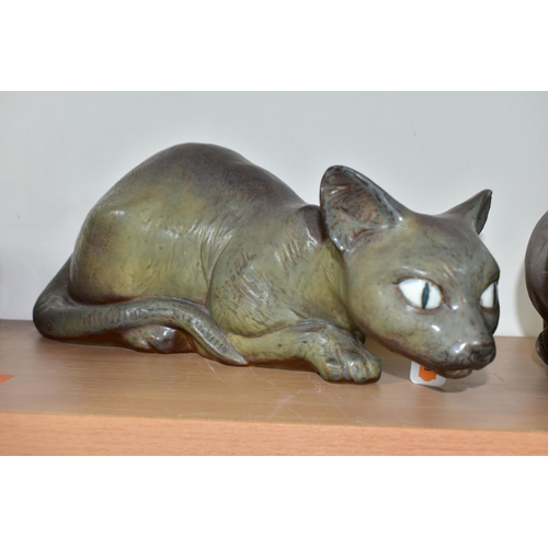 412 - A LARGE LLADRO GRES CAT AND TWO OTHER CAT FIGURES, comprising Lladro Cat no 2001, a recumbent, alert... 