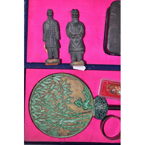 423 - A GROUP OF ORIENTAL ITEMS, to include a cased hand mirror with bamboo decoration, a large boxed fan ... 