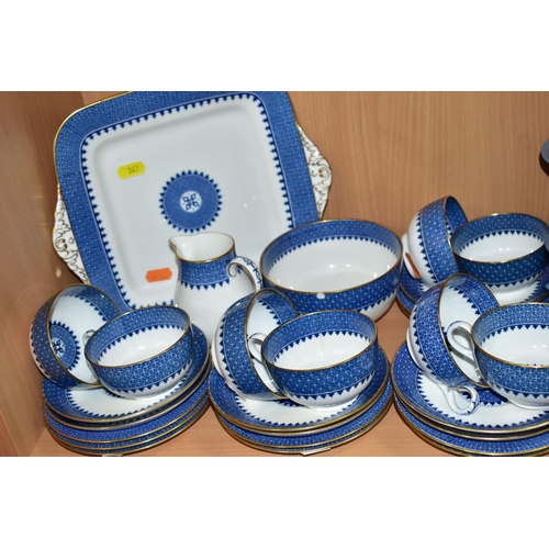 347 - A TWENTY SEVEN PIECE WEDGWOOD LYNN Y6801 PART TEA SET, comprising a square twin handled cake plate, ... 