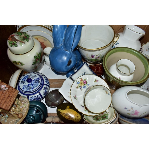 465 - FOUR BOXES AND LOOSE CERAMICS, GLASS AND SUNDRY ITEMS, to include a forty piece Wedgwood Wheatear te... 