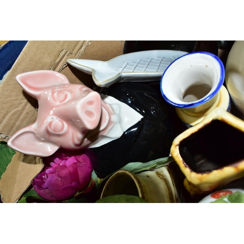 467 - THREE BOXES OF CERAMICS AND SUNDRY ITEMS, to include a 1920s/early 1930s fifteen piece Paragon coffe... 