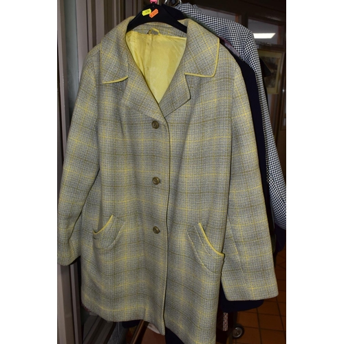 476 - EIGHTEEN GENTS AND LADIES COATS, JACKETS AND SUITS, including a gents green Campari jacket, size 44,... 