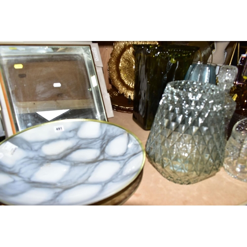 491 - A QUANTITY OF CONTEMPORARY VASES, MIRRORS, FRAMED PRINTS AND SUNDRY HOMEWARES, many as new, to inclu... 