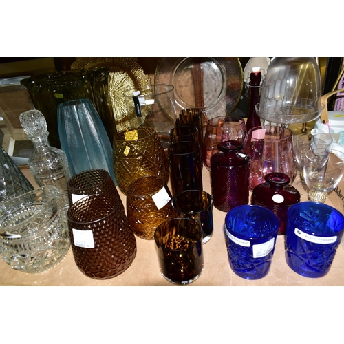 491 - A QUANTITY OF CONTEMPORARY VASES, MIRRORS, FRAMED PRINTS AND SUNDRY HOMEWARES, many as new, to inclu... 