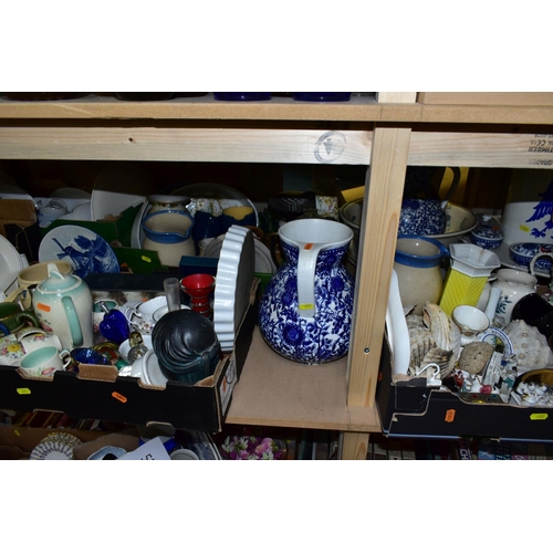 492 - FIVE BOXES AND LOOSE CERAMICS AND GLASSWARES, to include a fifteen piece Susie Cooper Dresden Spray ... 