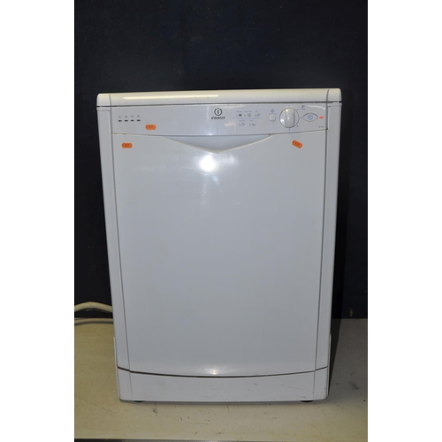 1059 - A INDESIT IDL530 DISHWASHER measuring width 60cm x depth 60cm x height 85cm (PAT pass and powers up)