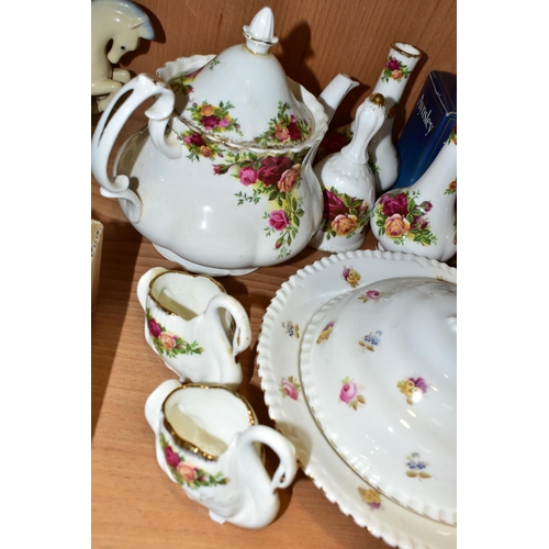 355 - A GROUP OF ROYAL ALBERT AND AYNSLEY TEA AND GIFT WARES, to include Royal Albert Old Country Roses: a... 