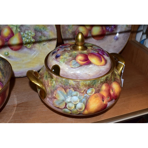 366 - FOUR PIECES OF HAND-PAINTED CHINA BY FORMER ROYAL WORCESTER PAINTER DAVID SCYNER AND FRANK HIGGINS, ... 