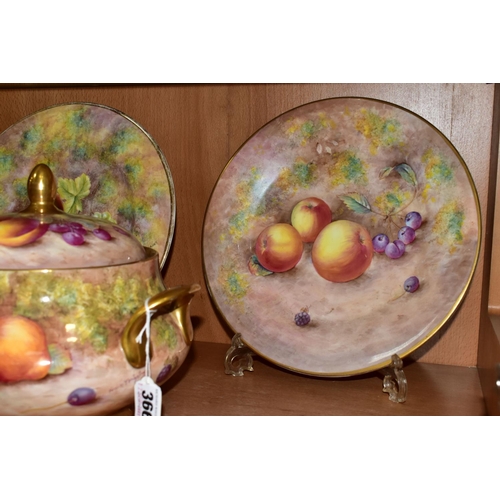 366 - FOUR PIECES OF HAND-PAINTED CHINA BY FORMER ROYAL WORCESTER PAINTER DAVID SCYNER AND FRANK HIGGINS, ... 