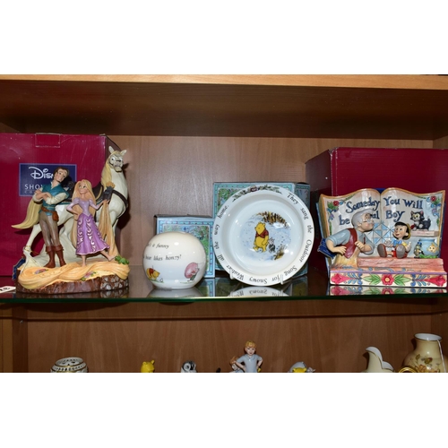 371 - TWO BOXED DISNEY SHOWCASE AND TWO BOXED ROYAL DOULTON WINNIE THE POOH GIFTWARES, comprising Disney S... 