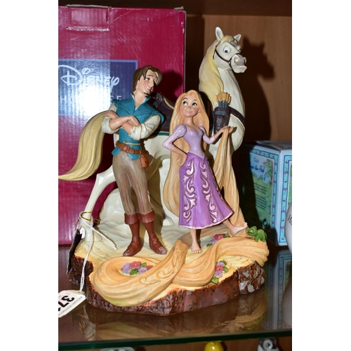 371 - TWO BOXED DISNEY SHOWCASE AND TWO BOXED ROYAL DOULTON WINNIE THE POOH GIFTWARES, comprising Disney S... 