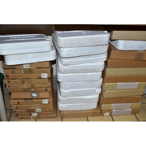 398 - A QUANTITY OF CAT THEMED COLLECTORS PLATES, thirty eight plates, thirty five of which are boxed, inc... 