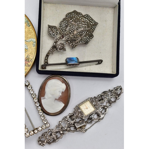 66 - A SELECTION OF COSTUME JEWELLERY AND COMPACTS, to include a Victorian jet mourning brooch, a white m... 