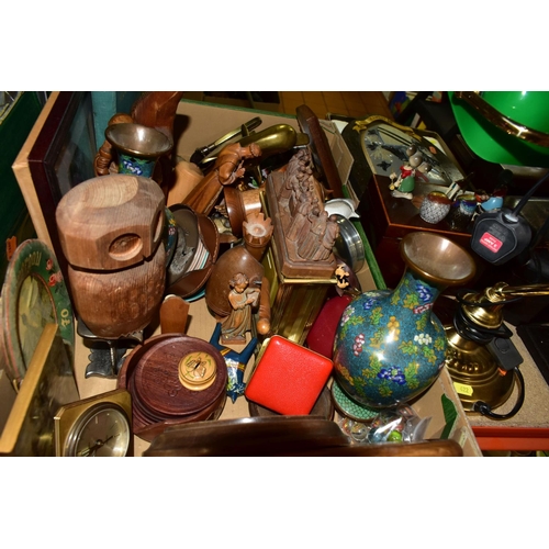 422 - ONE BOX OF TREEN AND ASSORTED SUNDRIES, to include a brass banker's lamp with green glass shade, a w... 