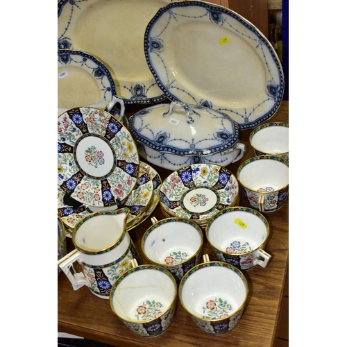 425 - A GROUP OF EARLY MINTON TEAWARES AND FLOW BLUE DINNERWARE, comprising Minton G4952 floral pattern wi... 