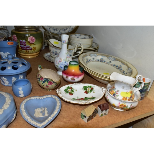 467 - A GROUP OF CERAMICS AND DINNERWARE,  comprising a Minton 'Avonlea' pattern part dinner set  one grav... 