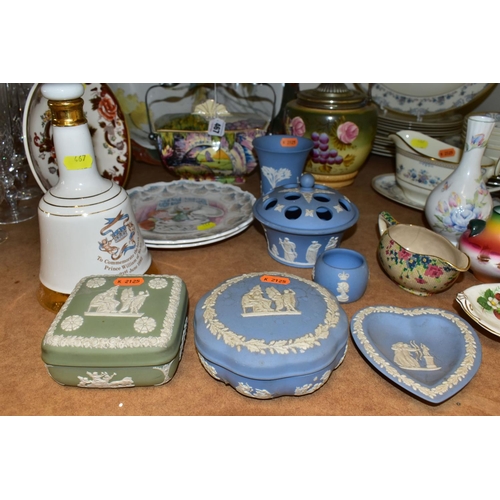 467 - A GROUP OF CERAMICS AND DINNERWARE,  comprising a Minton 'Avonlea' pattern part dinner set  one grav... 