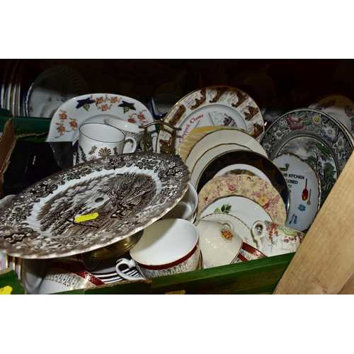 469 - FIVE BOXES OF CERAMICS to include an assortment of 'Indian Tree' pattern dinnerware by Royal Grafton... 