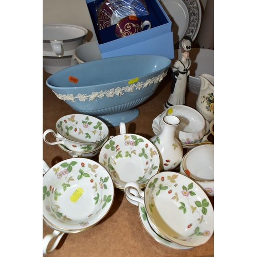 471 - A QUANTITY OF WEDGWOOD PETER RABBIT ITEMS TOGETHER WITH WEDGWOOD TEAWARES, to include two Wedgwood '... 