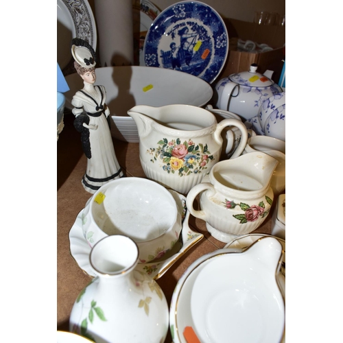 471 - A QUANTITY OF WEDGWOOD PETER RABBIT ITEMS TOGETHER WITH WEDGWOOD TEAWARES, to include two Wedgwood '... 