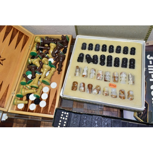 497 - ONE BOX OF BOARD GAMES AND CHESS PIECES, to include a cased set of back gammon, draft set, dominoes,... 