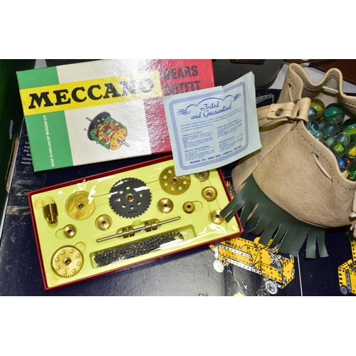 530 - MECCANO & MARBLES, one Meccano set 4, one Meccano Gears Outfit B (contents B complete, set 4 uncheck... 