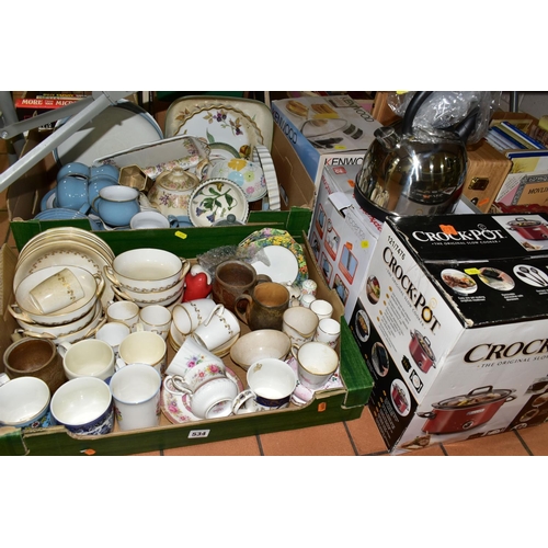 534 - TWO BOXES AND LOOSE CERAMICS AND KITCHENWARES, to include a boxed Crock Pot slow cooker, a Russell H... 